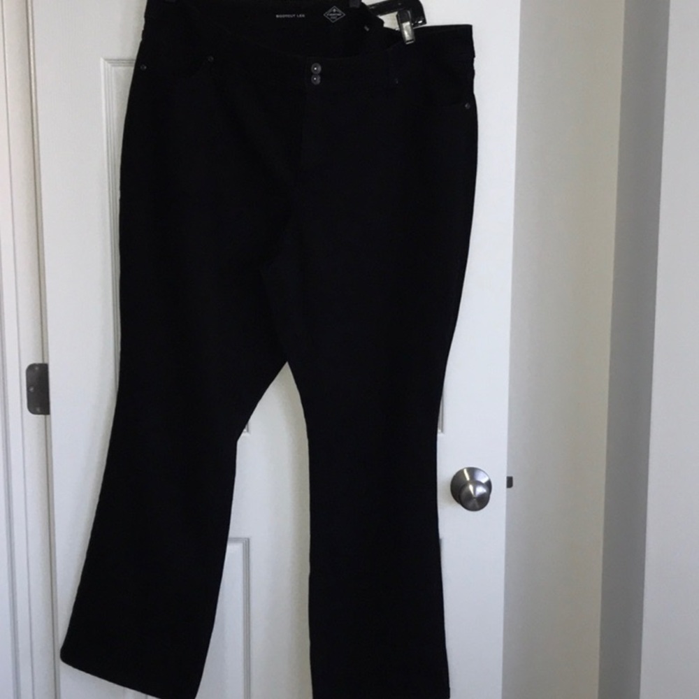 Black jean bootcut 5 pocket size 24w very comfy